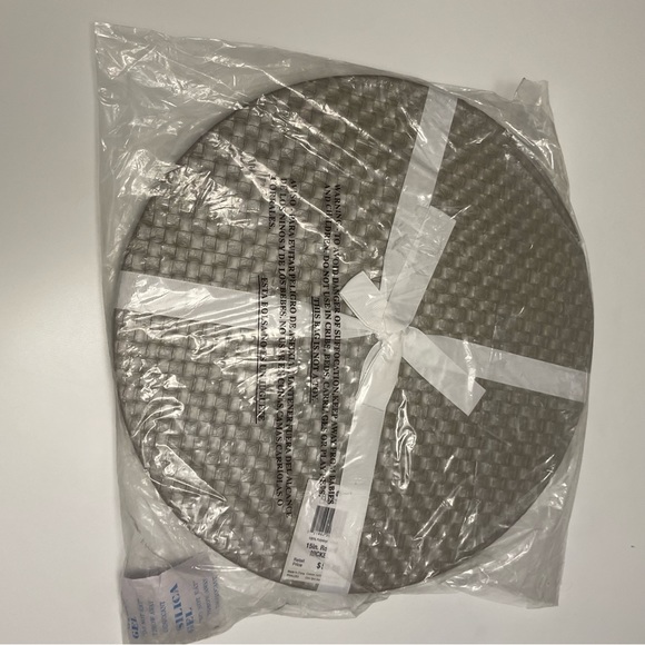 NWT Allegro Faux Leather Hard Backed Round Placemat Set/4 15” Rd - Silver - Picture 6 of 6